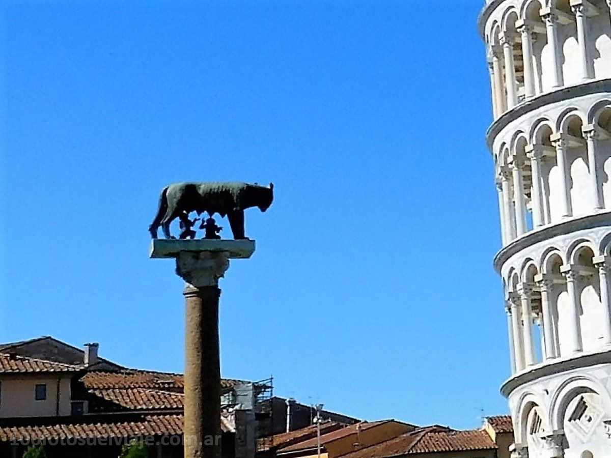 Piazza dei Miracoli – Escultura Lupa Capitolina