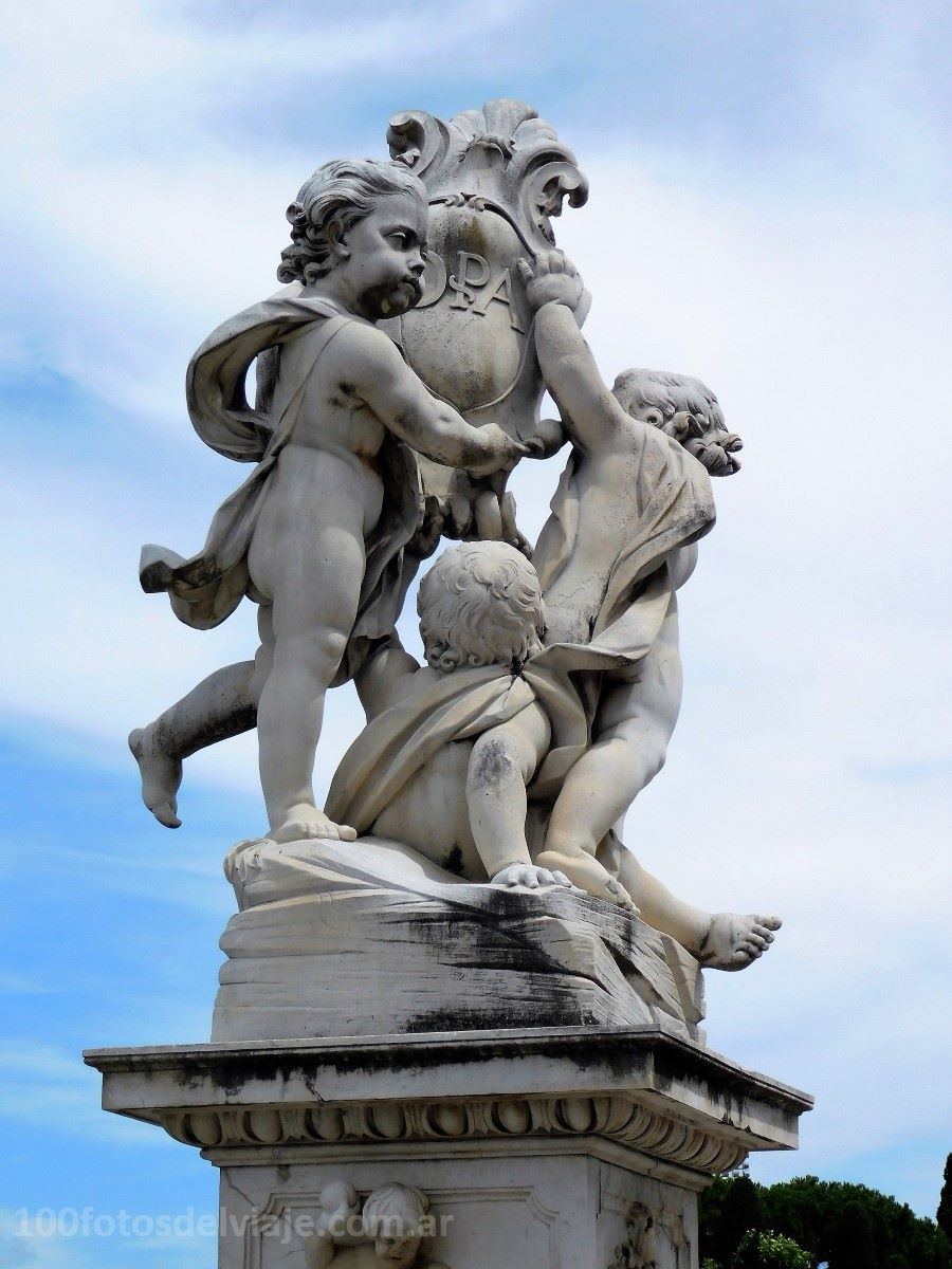 Piazza dei Miracoli – Fontana dei Putti